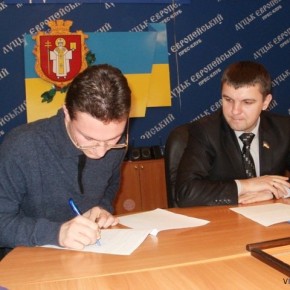 Підписання угоди між Національним Альянсом та Молоддю БНФ у Луцьку 2011 р.Б.